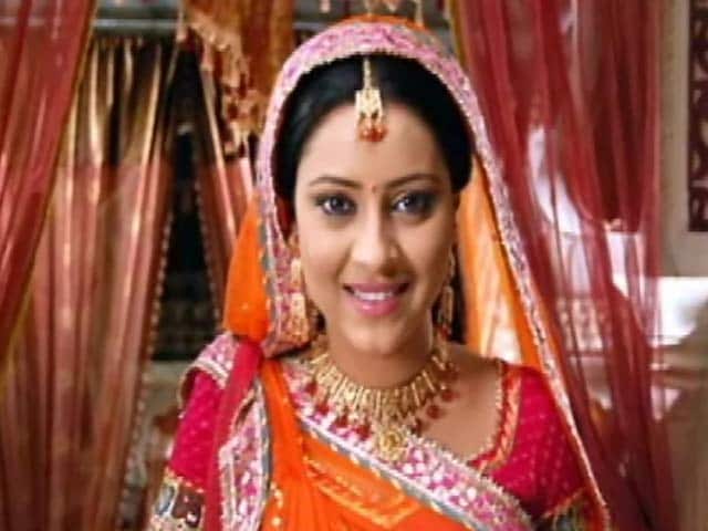 Videos : अभिनेत्री प्रत्युषा बनर्जी का शव मिला, बालिका वधु में आनंदी का किरदार निभाया था