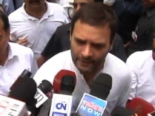 Video : Rahul Gandhi Visits Kolkata Flyover Collapse Site, Says 'Won't Talk Politics'