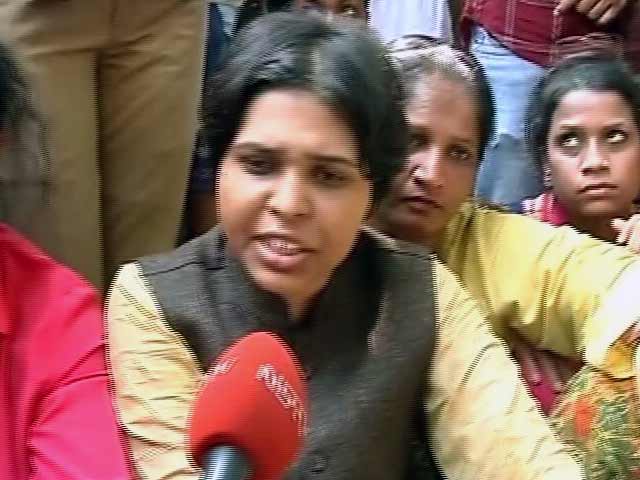 Videos : कोर्ट के आदेश के बावजूद शनि शिंगणापुर में नहीं मिला महिलाओं को प्रवेश