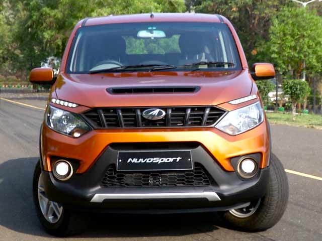 Mahindra NuvoSport: Walkabout