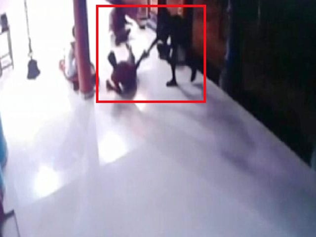 सीसीटीवी में कैद : छत्तीसगढ़ में पूजा करते बीजेपी नेता को मारी गोली