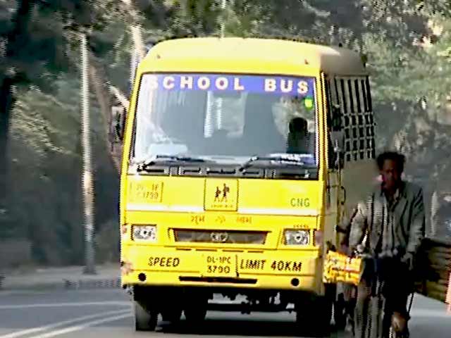 इंडिया 7 बजे : दिल्ली में ऑड ईवन के दौरान स्कूली बसों पर असमंजस