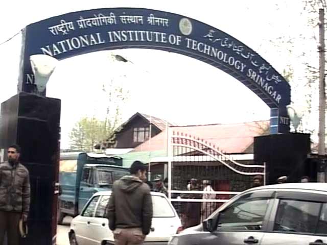 श्रीनगर के NIT कैंपस में तनाव, CRPF तैनात, पुलिस लाठीचार्ज