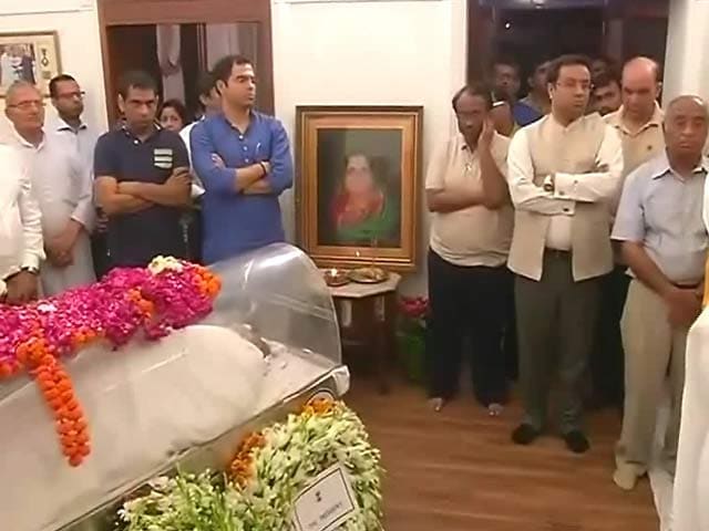 Videos : बीजेपी के वरिष्ठ नेता लालकृष्ण आडवाणी की पत्नी कमला आडवाणी का निधन