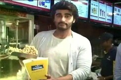When Arjun Kapoor Served Popcorn at a Theatre When Arjun Kapoor Served Popcorn at a Theatre
