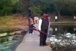 टीकमगढ़ में पानी की सुरक्षा के लिए बंदूकधारियों की तैनाती टीकमगढ़ में पानी की सुरक्षा के लिए बंदूकधारियों की तैनाती