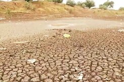 प्यासी धरती, प्यासे लोग : देश के दस राज्यों में सूखे जैसे हालात प्यासी धरती, प्यासे लोग : देश के दस राज्यों में सूखे जैसे हालात