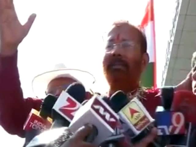 Videos : फर्जी मुठभेड़ में आरोपी डीजी वंजारा अहमदाबाद लौटे