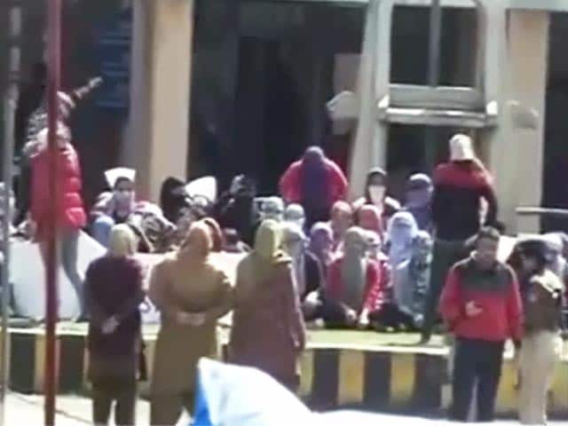 Videos : इंडिया 7 बजे : टल सकती है NIT श्रीनगर में परीक्षा