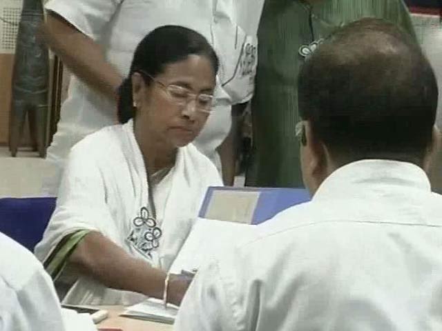 Video : West Bengal Polls: Mamata Banerjee Files Nomination From Bhowanipore