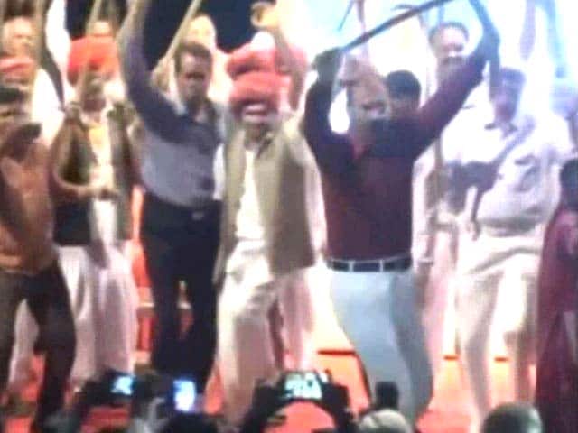 Video : Gujarat 'Encounter Cop' DG Vanzara Celebrates Homecoming With A Dance