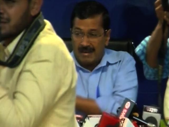 Video : Shoe Thrown At Arvind Kejriwal During Odd-Even Announcement