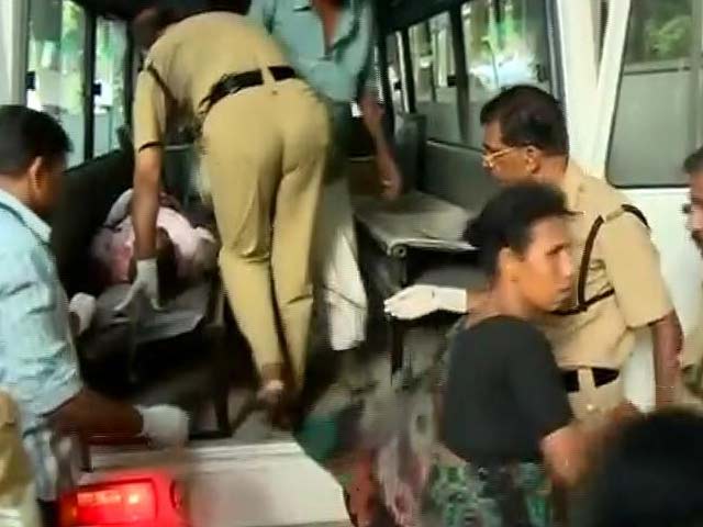 केरल- पुत्तिंगल मंदिर में आग, 106 लोगों की मौत, 350 लोग जख्मी