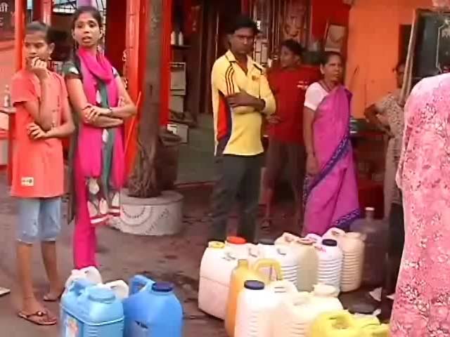 Videos : महाराष्ट्र : ठाणे में पानी की कटौती शुरू, परेशानी में लोग