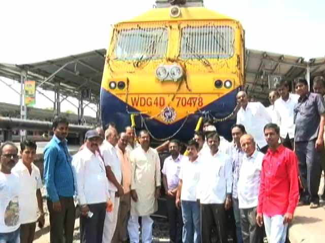 महाराष्ट्र : लातूर के लिए पानी-एक्सप्रेस रवाना, अभी लोगों को करना होगा इंतजार