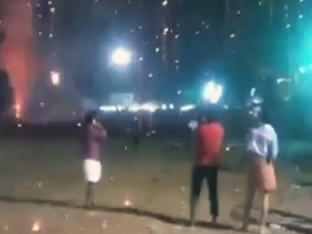 देखें : कोल्लम मंदिर में धमाके से ठीक पहले के ये आखिरी 30 सेकंड्स