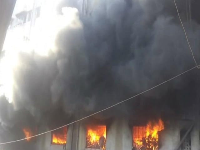 Video : In Mumbai Suburb, 350 Rescued From Building On Fire In 4 Hours