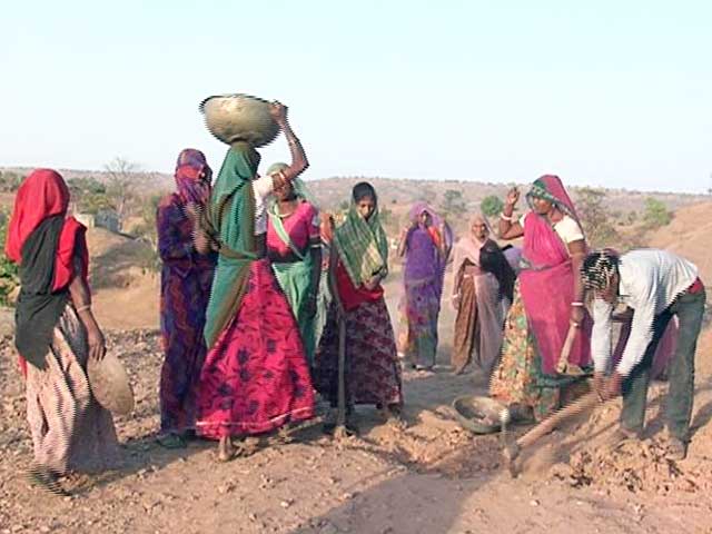 NDTV की ग्राउंड रिपोर्ट : मनरेगा में बेगारी करते मज़दूर