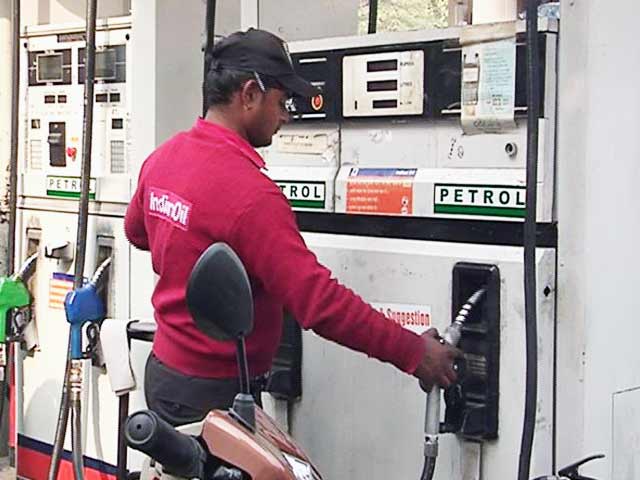 सस्ता हुआ पेट्रोल और डीज़ल