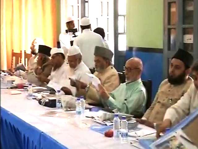 Videos : इंडिया 9 बजे : मुस्लिम पर्सनल लॉ बोर्ड को शरीयत के मामलों में दखल मंजूर नहीं