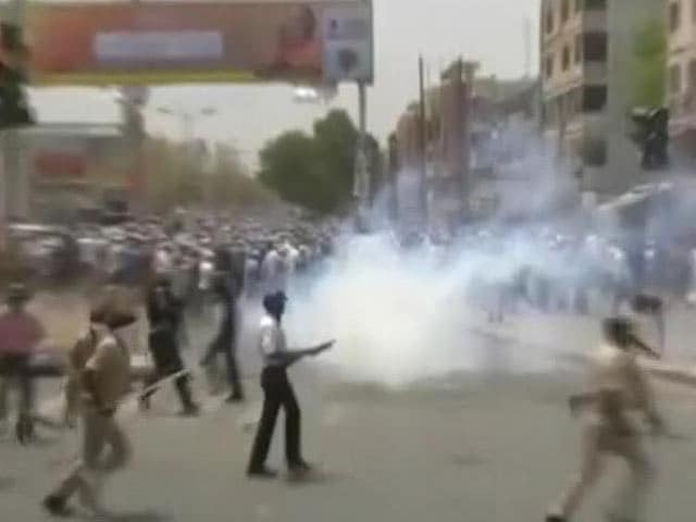 Video : Internet Curbed, Strike Called As Patel Groups, Police Clash In Gujarat