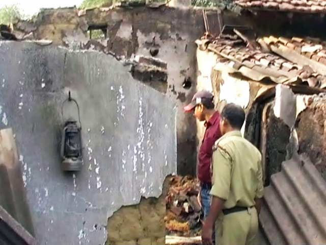 झारखंड : बच्चा चोरी के आरोप में एक परिवार को जिंदा जलाया