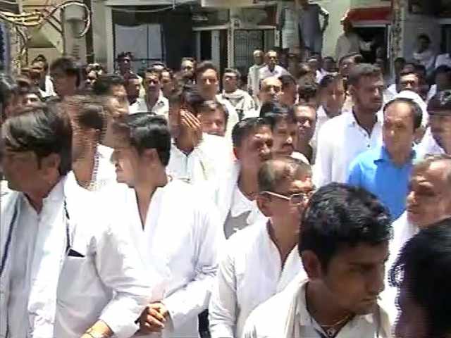 सूरत : पाटीदार आंदोलनकारी ने जान दी