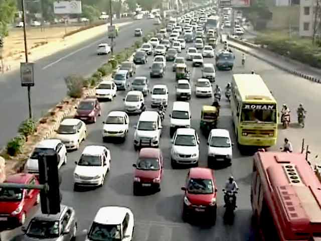 प्राइम टाइम इंट्रो : ट्रैफिक जाम में खोता हमारी जिंदगी का बड़ा हिस्सा