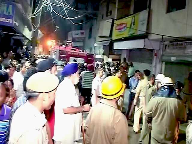 दिल्ली : डबल सिलेंडर धमाका, 6 लोगों की मौत