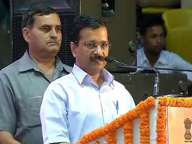 Video : Kejriwal to Babus: 'Don't Mess With Us, We Are Here For 10-15 Years'