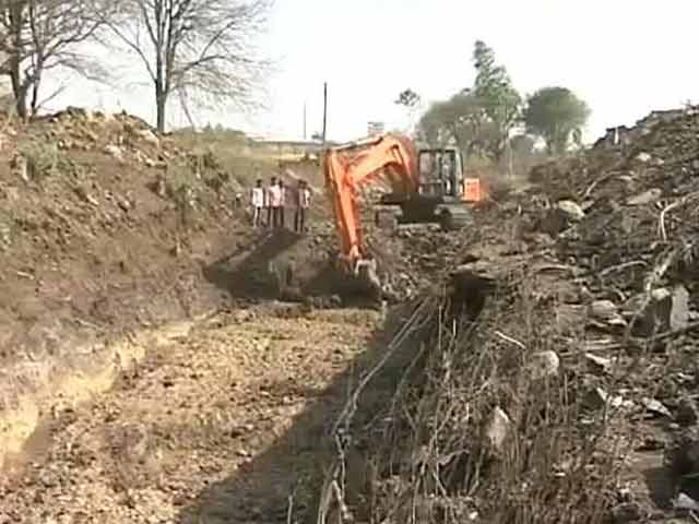 Latur Villages Team-Up To Work Their Way Out Of Long-Term Water Scarcity