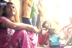 बिहार में शराबबंदी से ग्रामीण महिलाएं खुश बिहार में शराबबंदी से ग्रामीण महिलाएं खुश