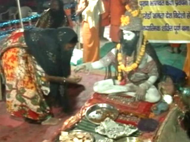 सिंहस्थ महाकुंभ में श्रद्धालुओं का केंद्र बने बाबा