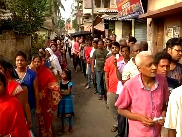 पश्चिम बंगाल विधानसभा चुनाव : 49 सीटों के लिए वोटिंग जारी