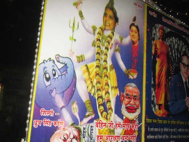 केशव बने 'कृष्ण' तो मायावती को प्रशंसकों ने बनाया 'काली मां', हाथ में स्मृति का कटा सिर