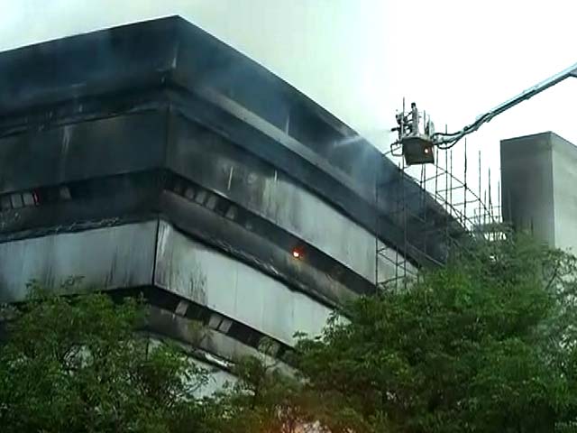 Video : दिल्ली : आग में खाक नेचुरल हिस्ट्री म्यूजियम, दमकलकर्मी भी घायल