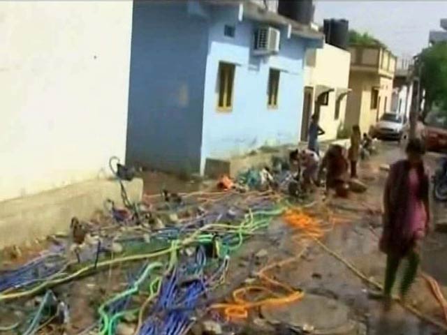 A Pot Of Water A Day: That's How People Manage Here In Telangana