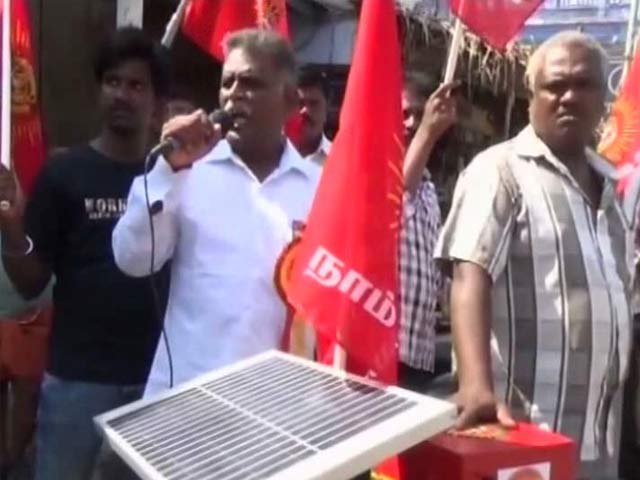 Tamil Nadu's 'Green Candidate' Carries Solar Panel For His Campaigns