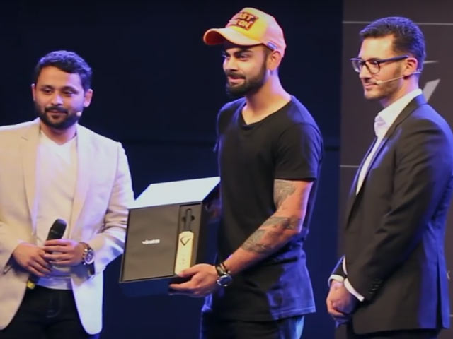 Moto G Turbo Virat Kohli Edition: What's in the FanBox?