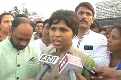 Trupti Desai At The Doors Of Mumbai's Haji Ali Dargah, Says Will Enter Trupti Desai At The Doors Of Mumbai's Haji Ali Dargah, Says Will Enter
