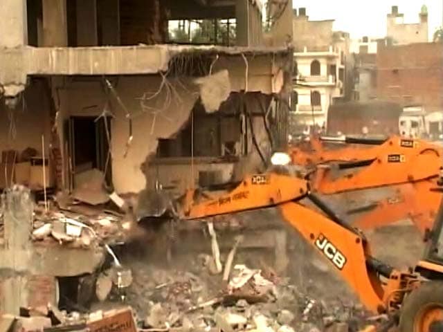 सरकारी अफ़सरों और पुलिसवालों पर हमले के आरोप में सपा विधायक गिरफ्तार