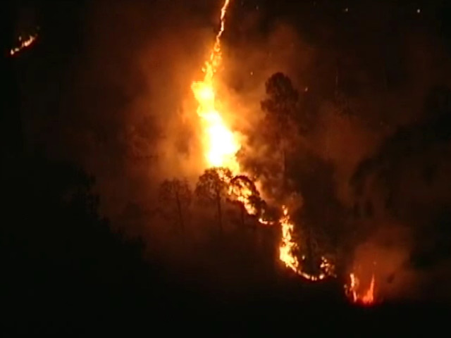 उत्तराखंड के कई जिलों के जंगलों में लगी आग, हाईअलर्ट