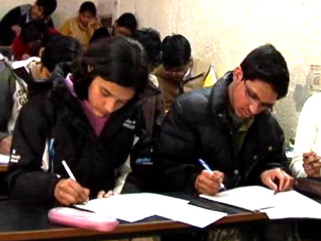 नीट पर सुप्रीम कोर्ट के फैसले से असमंजस में छात्र और जानकार