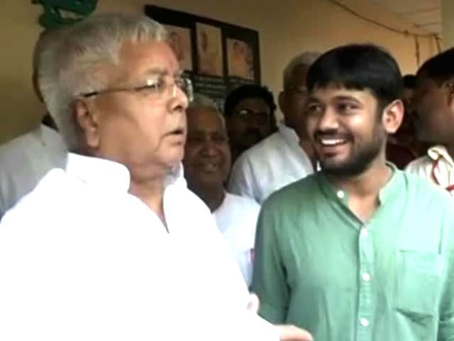 Video : जेएनयू छात्र संघ के नेता कन्हैया कुमार ने पटना में लालू यादव से की मुलाकात