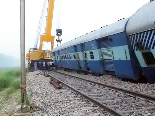 पद्मावत एक्सप्रेस के 8 कोच हापुड़ के पास पटरी से उतरे