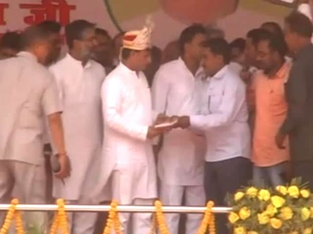 Video : After PM Modi's Visit, A Mock Coronation For Akhilesh Yadav In UP Town