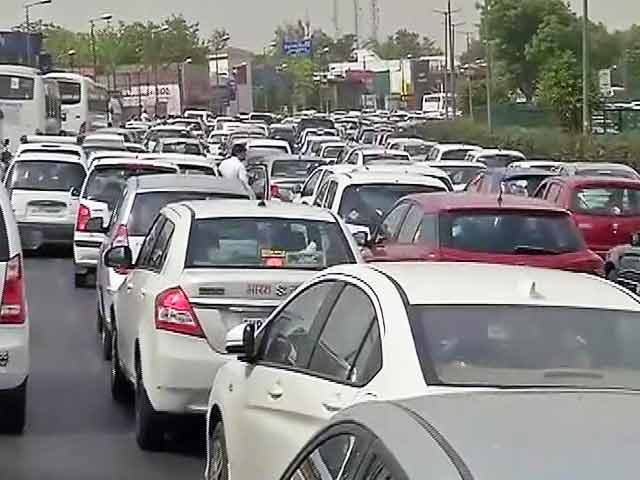 डीजल टैक्सियों पर रोडमैप के लिए दिल्ली सरकार को मिला दो दिन का वक्त