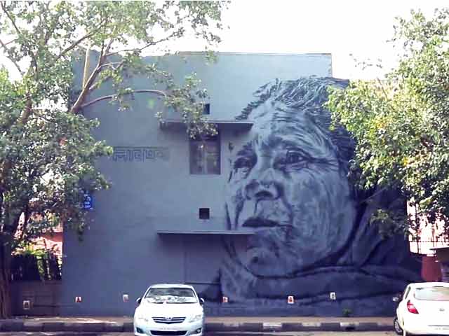 Exploring Time, Fame and Anonymity With Artists Hendrik Beikirch and Daku