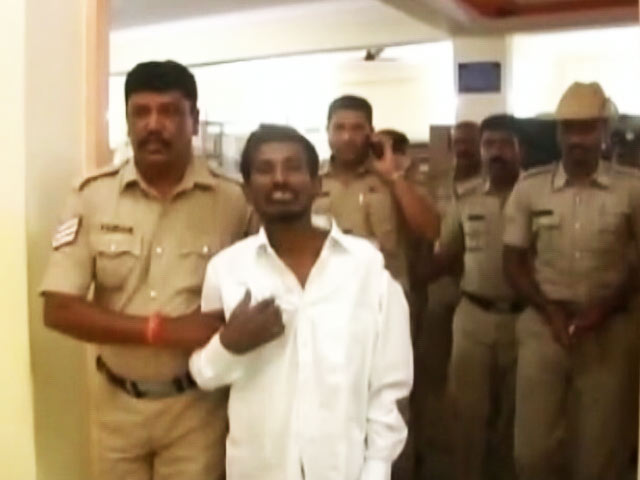 Videos : आखिरकार बेंगलुरु पुलिस के हत्थे चढ़ ही गया मुरुगन