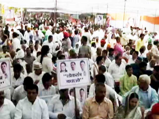 दिल्ली में बीजेपी और कांग्रेस का प्रदर्शन